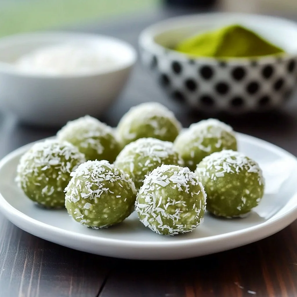 Easy 5-minute matcha energy bites recipe with green tea and nuts